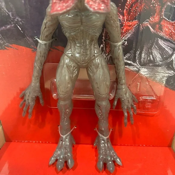 STRANGER THINGS UPSIDE DOWN GLOW DEMOGORGON 7”ACTION FIGURE VINYL NETFLIX TOY - Picture 6 of 7